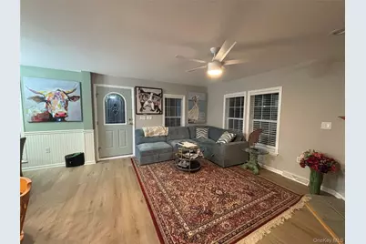 1661 Old Country Road #506, Riverhead, NY 11901 - Photo 11