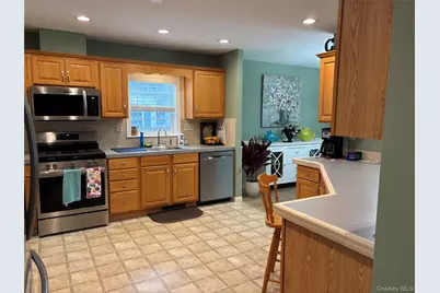 1661 Old Country Road #506, Riverhead, NY 11901 - Photo 17