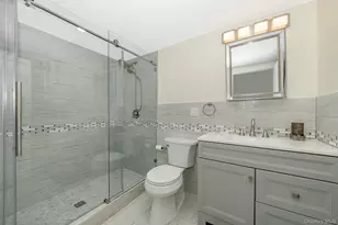 181-23 Henley Rd, Jamaica, NY 11432 - Photo 37