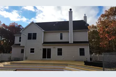 414 Railroad Avenue, Manorville, NY 11934 - Photo 3