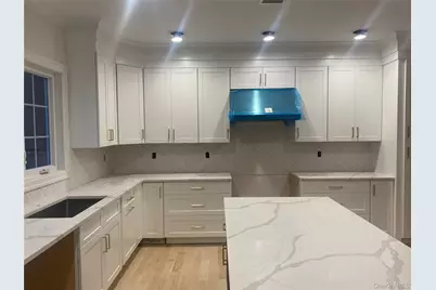 7 Greenway Circle, Syosset, NY 11791 - Photo 5