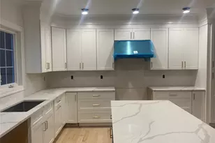 7 Greenway Cir, Syosset, NY 11791 - Photo 5