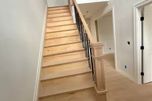 7 Greenway Cir, Syosset, NY 11791 - Photo 3