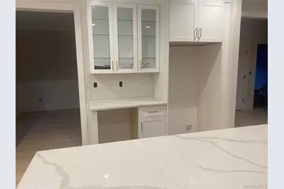 7 Greenway Circle, Syosset, NY 11791 - Photo 7