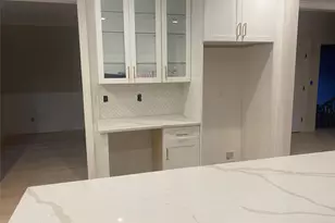 7 Greenway Cir, Syosset, NY 11791 - Photo 7