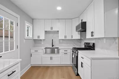 803 Meade Avenue, Bellport, NY 11713 - Photo 9