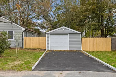 803 Meade Avenue, Bellport, NY 11713 - Photo 21