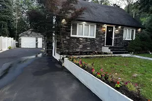 18 Davis St, Melville, NY 11747 - Photo 23