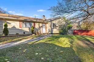 351 Atlantic St, Central Islip, NY 11722 - Photo 3