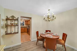 10 Siracusa Blvd, Smithtown, NY 11787 - Photo 17