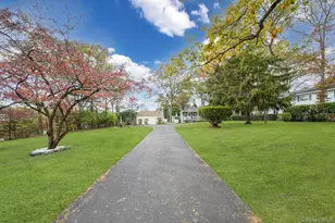 10 Siracusa Blvd, Smithtown, NY 11787 - Photo 3