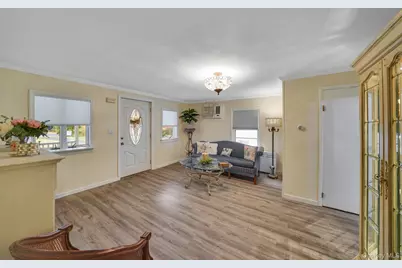 10 Siracusa Boulevard, Smithtown, NY 11787 - Photo 13