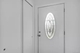 822 Hollywood Ave, Bronx, NY 10465 - Photo 3