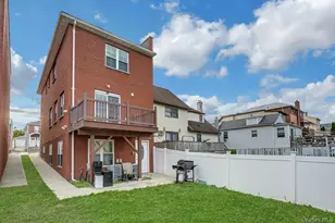 822 Hollywood Ave, Bronx, NY 10465 - Photo 29