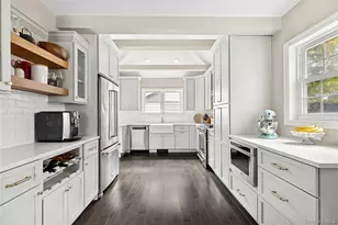 34 Davis Rd, Port Washington, NY 11050 - Photo 7