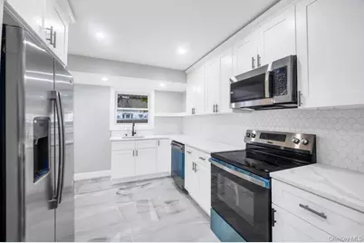 3004 New London Avenue, Medford, NY 11763 - Photo 13