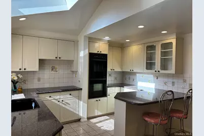 185 S Country Road #S. Country Rd, Patchogue, NY 11772 - Photo 17