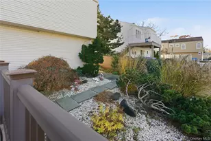 613 Smith Pl, Oceanside, NY 11572 - Photo 21