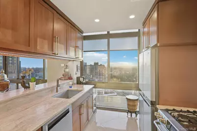 175 Huguenot Street #2403, New Rochelle, NY 10801 - Photo 15