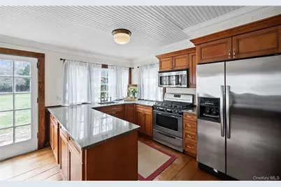 430 Montauk Highway, East Moriches, NY 11940 - Photo 7