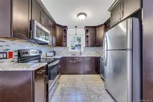 20 Bridge Ln, Hicksville, NY 11801 - Photo 7