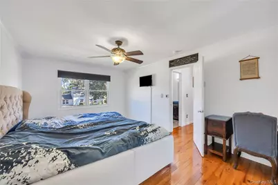 20 Bridge Lane, Hicksville, NY 11801 - Photo 11