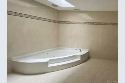 41 E View Court, Jericho, NY 11753 - Photo 9