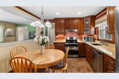 2880 Brookfield Drive, Yorktown Heights, NY 10598 - Photo 11