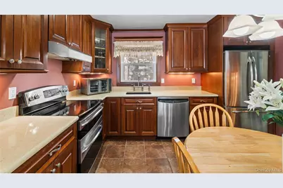 2880 Brookfield Drive, Yorktown Heights, NY 10598 - Photo 9