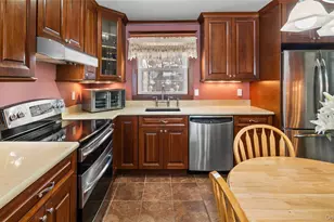 2880 Brookfield Dr, Yorktown Heights, NY 10598 - Photo 9