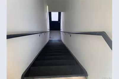 258-16 2nd Floor Hillside Avenue, Floral Park, NY 11004 - Photo 5