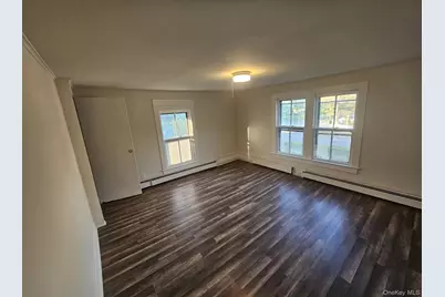 134 Ponquogue Avenue, Hampton Bays, NY 11946 - Photo 5