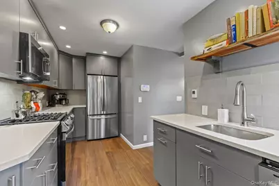 27 Smith Avenue, White Plains, NY 10605 - Photo 11