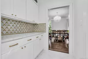 16 Robin Ct, Glen Cove, NY 11542 - Photo 9