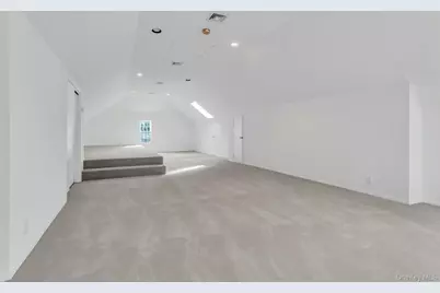 16 Robin Court, Glen Cove, NY 11542 - Photo 25