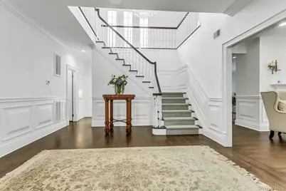 16 Robin Court, Glen Cove, NY 11542 - Photo 3