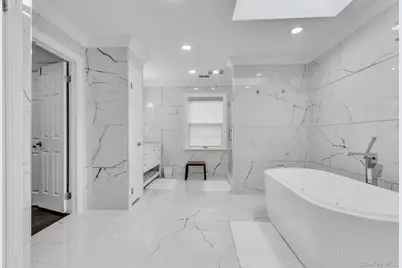 16 Robin Court, Glen Cove, NY 11542 - Photo 19