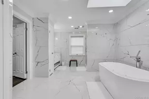 16 Robin Ct, Glen Cove, NY 11542 - Photo 19