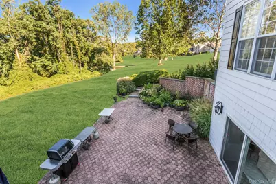 16 Robin Court, Glen Cove, NY 11542 - Photo 33