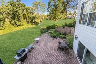 16 Robin Ct, Glen Cove, NY 11542 - Photo 33