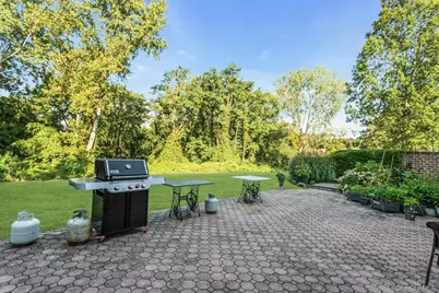 16 Robin Court, Glen Cove, NY 11542 - Photo 35