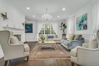 16 Robin Court, Glen Cove, NY 11542 - Photo 5