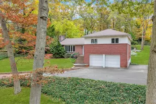 619 Caledonia Rd, Dix Hills, NY 11746 - Photo 3