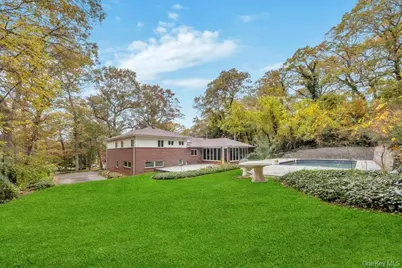 619 Caledonia Road, Dix Hills, NY 11746 - Photo 15