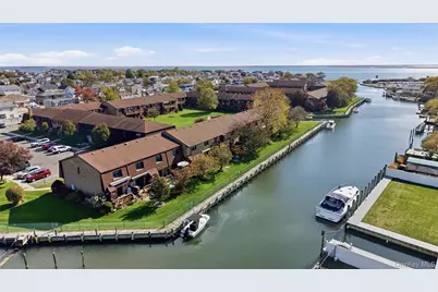 313 Mariners Way, Copiague, NY 11726 - Photo 3