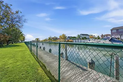 313 Mariners Way, Copiague, NY 11726 - Photo 21