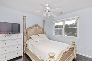42 Old Neck Ct, Manorville, NY 11949 - Photo 15