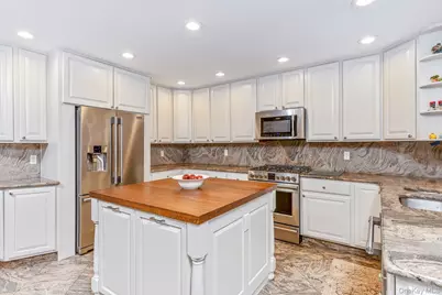 42 Old Neck Court, Manorville, NY 11949 - Photo 9