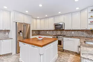 42 Old Neck Ct, Manorville, NY 11949 - Photo 9