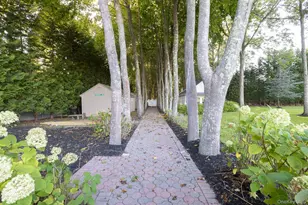 42 Old Neck Ct, Manorville, NY 11949 - Photo 7